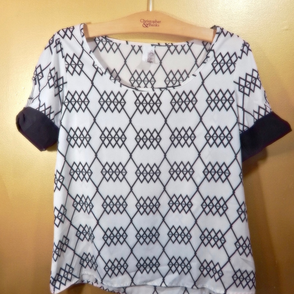 Francesca’s Pattern Shirt - Picture 2 of 3